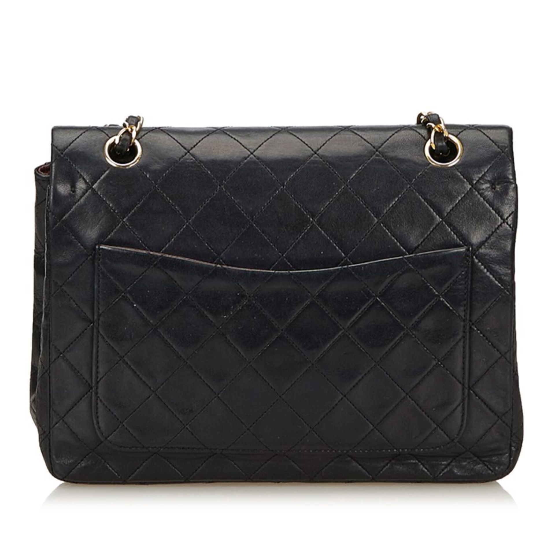 A Chanel classic medium double flap shoulder bag,featuring a quilted leather body, chain shoulder - Image 3 of 6