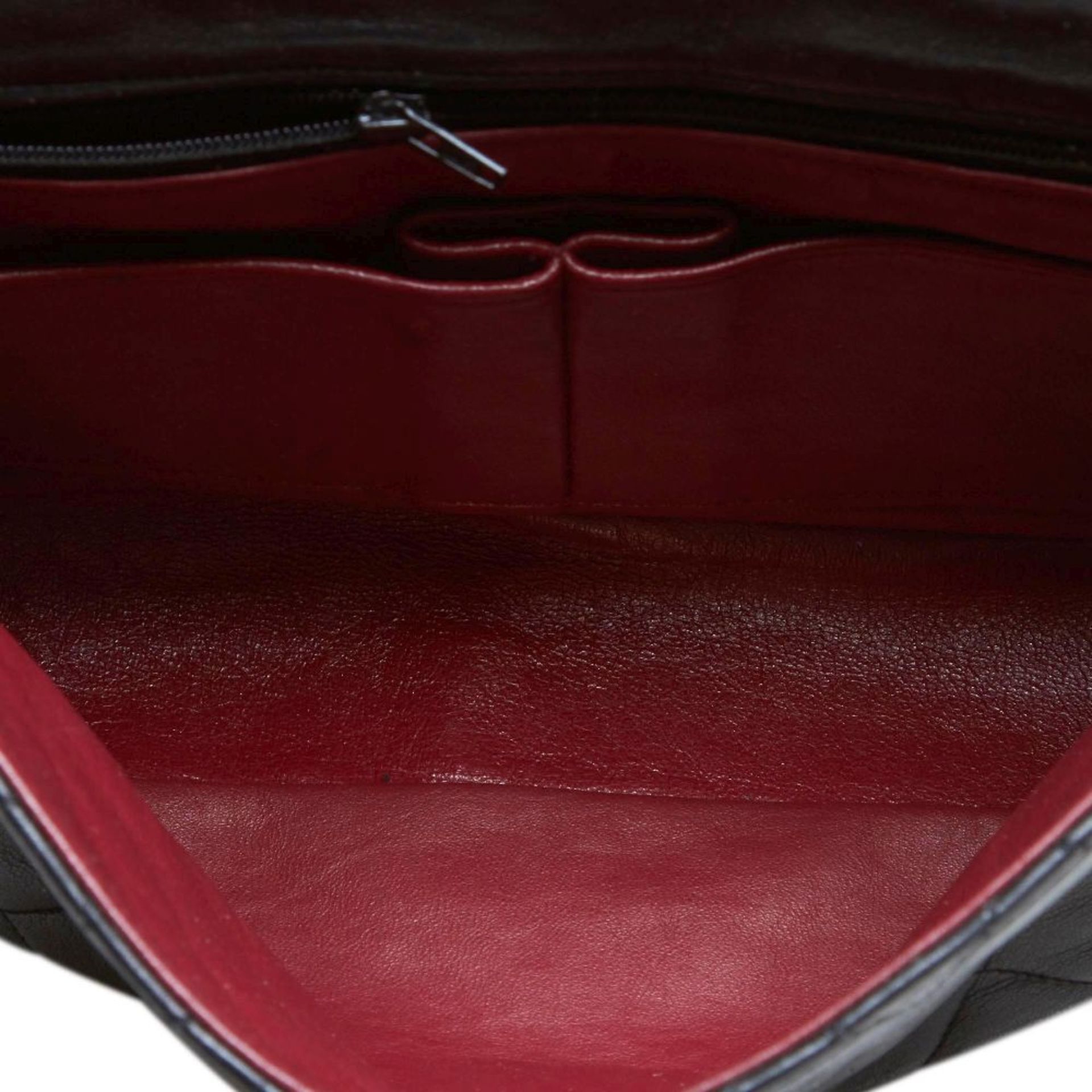 A Chanel matelassé leather flap bag,featuring a lambskin leather body, exterior back pocket, gold- - Bild 5 aus 5
