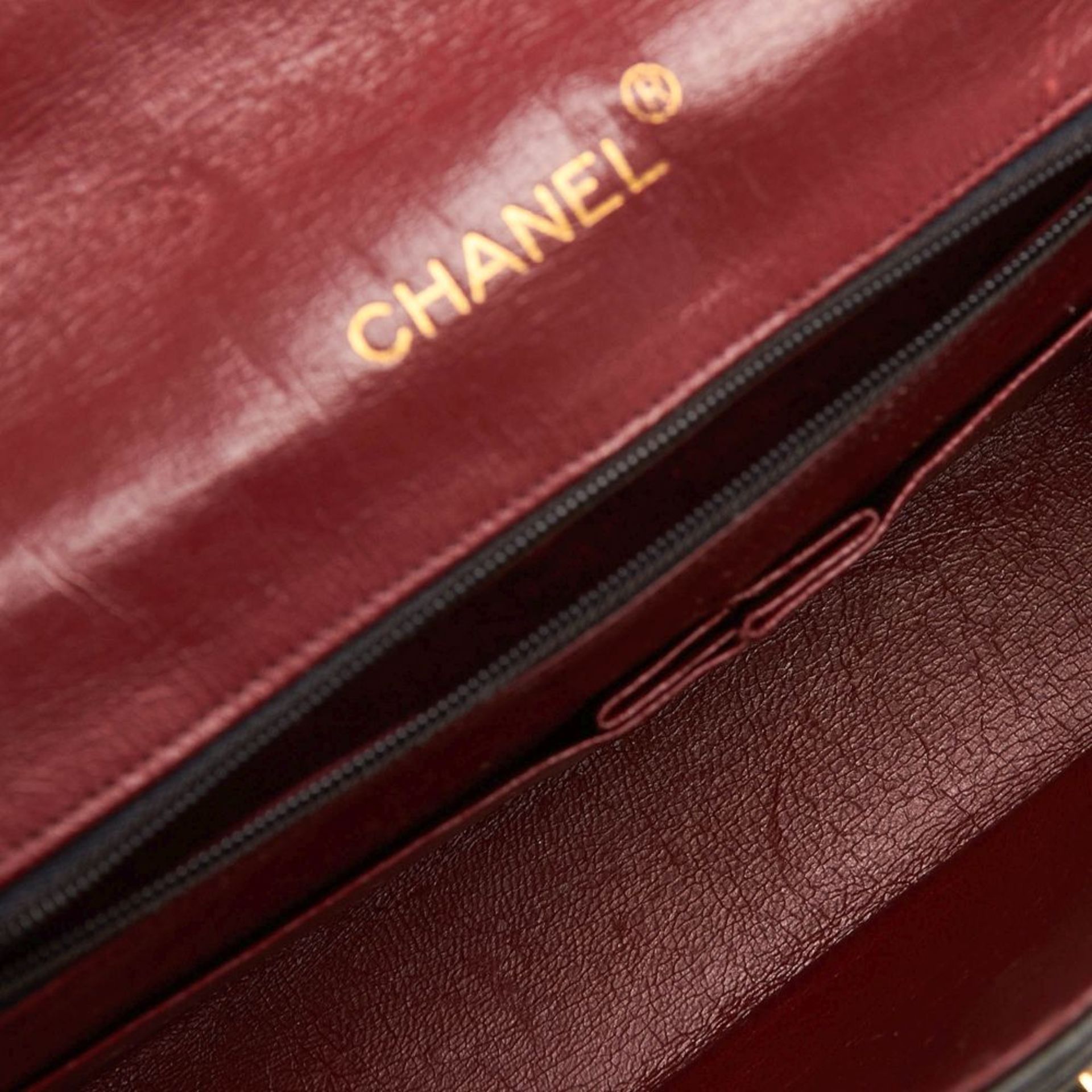 A Chanel matelassé leather chain flap bag,featuring a leather body, exterior back open pocket, - Bild 5 aus 5