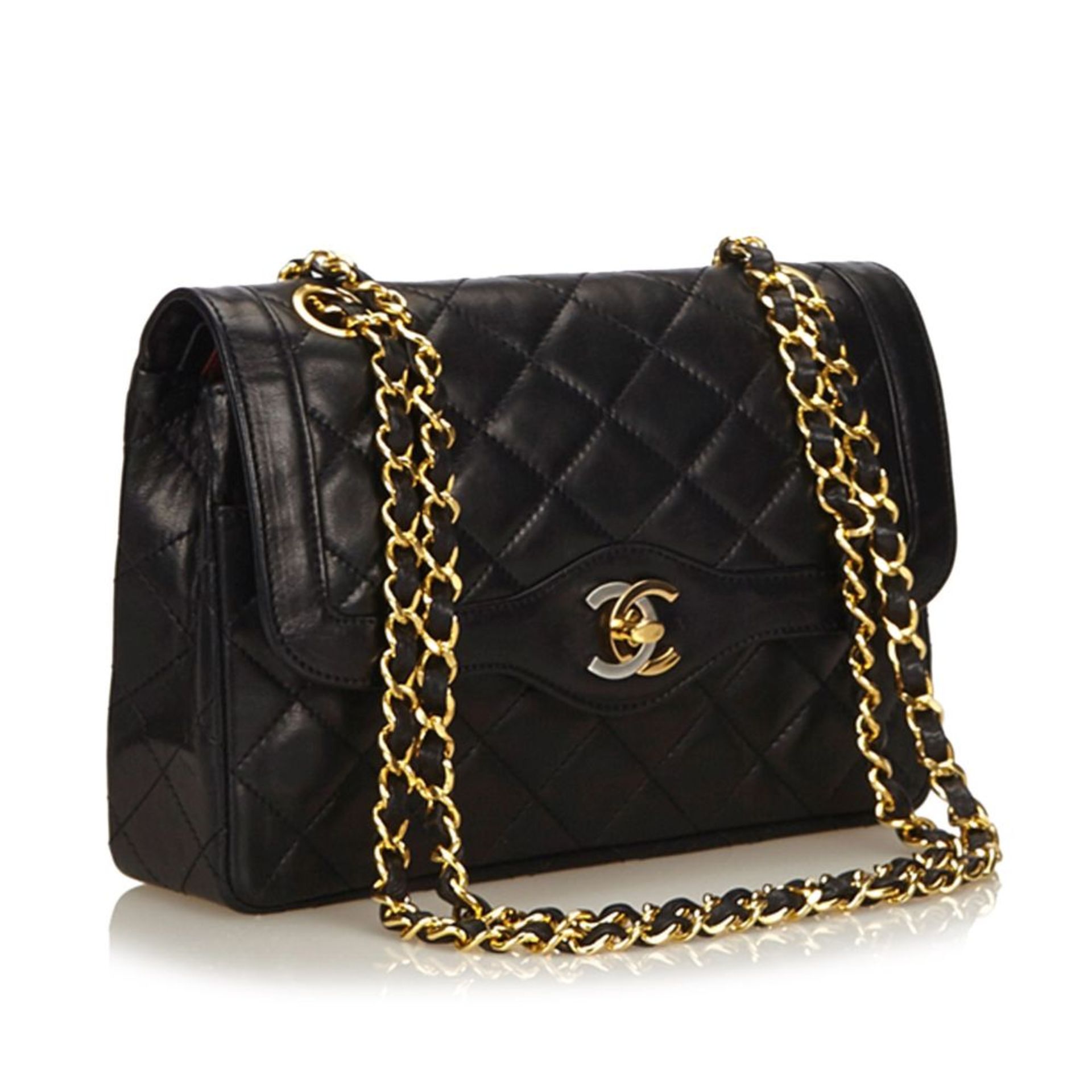 A Chanel matelassé lambskin leather chain shoulder bag,a lambskin leather body, exterior back slip - Image 2 of 4