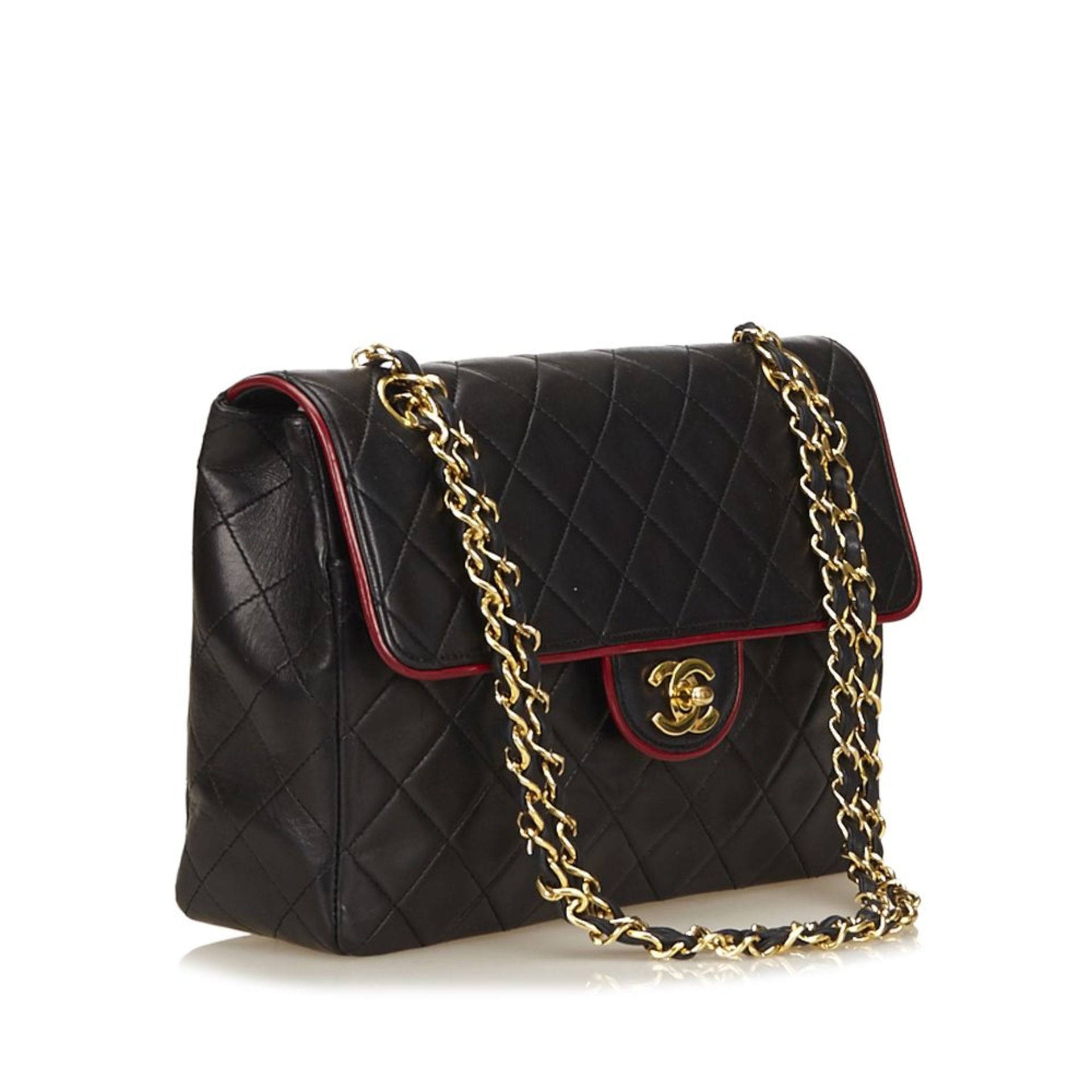 A Chanel quilted leather flap bag,featuring a quilted leather body, a gold-tone shoulder chain, - Image 2 of 3
