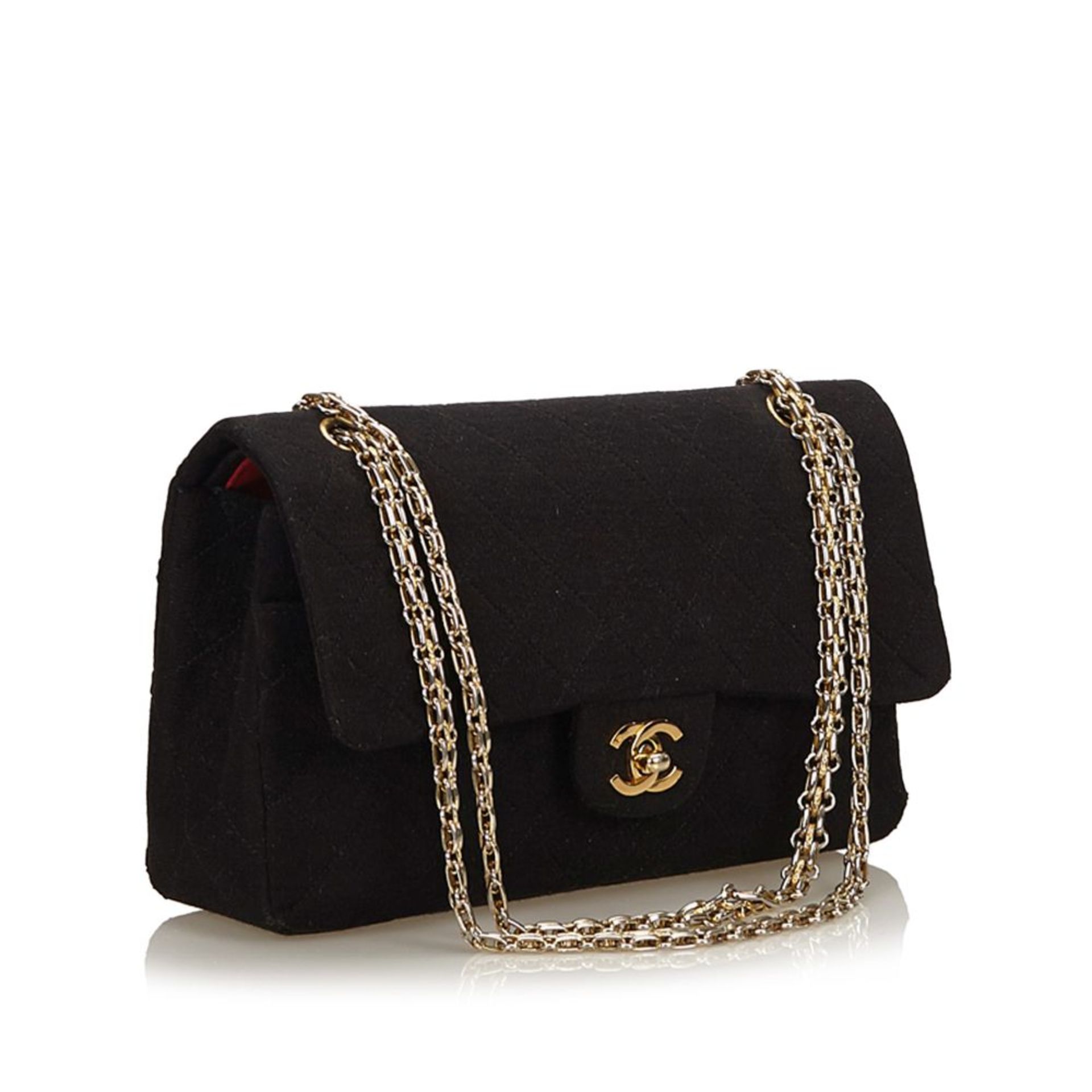 A Chanel classic medium cotton double flap shoulder bag,featuring a quilted cotton body with chain - Bild 2 aus 5