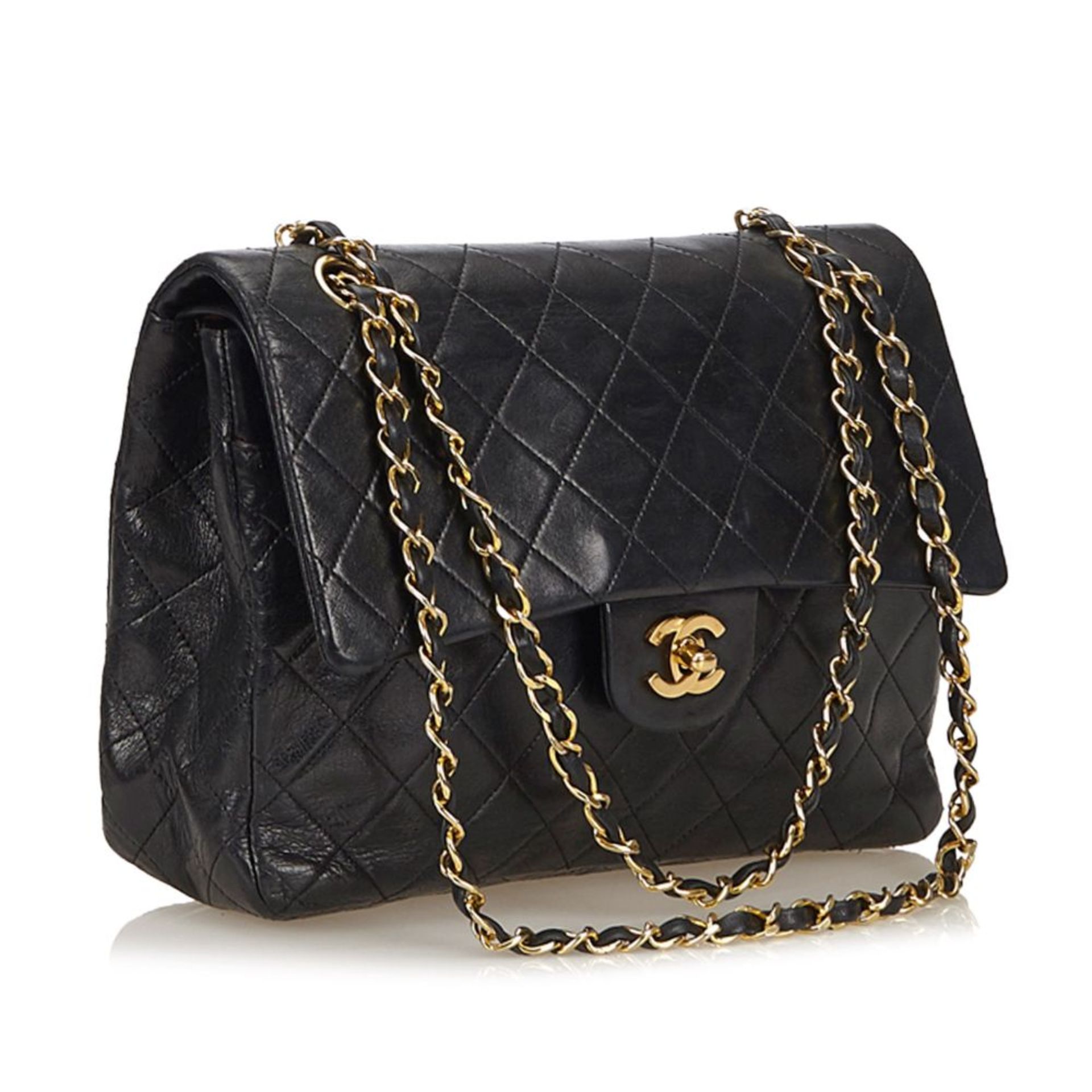 A Chanel classic medium double flap shoulder bag,featuring a quilted leather body, chain shoulder - Image 2 of 6