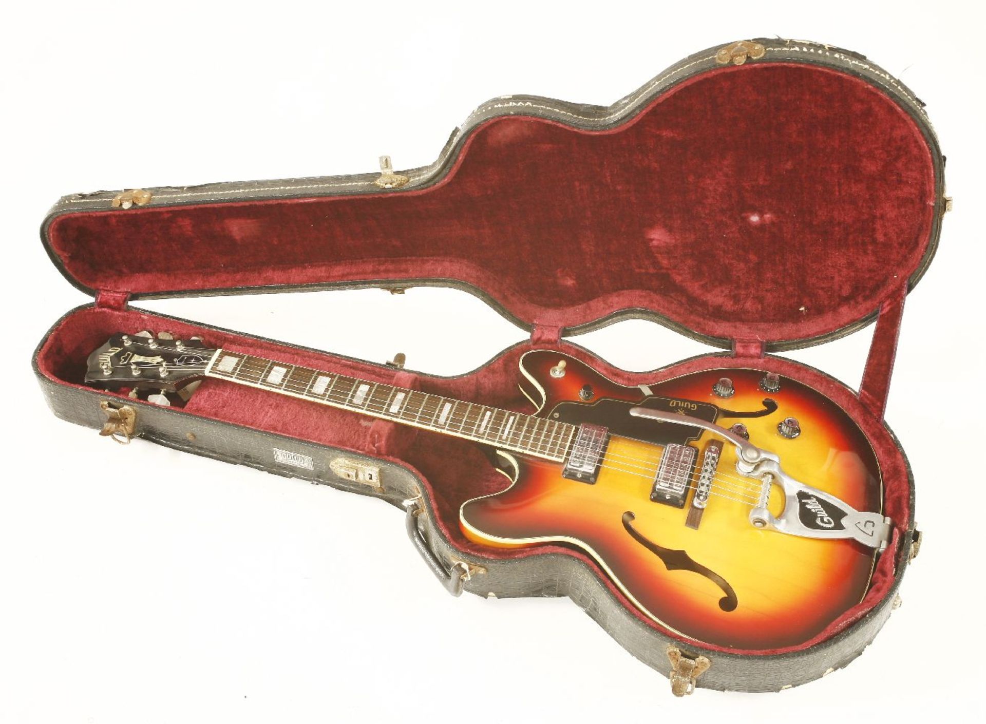 A 1965 Guild Starfire V semi-electric guitar, §serial number 4***5, in cherry sunburst finish and - Image 4 of 5