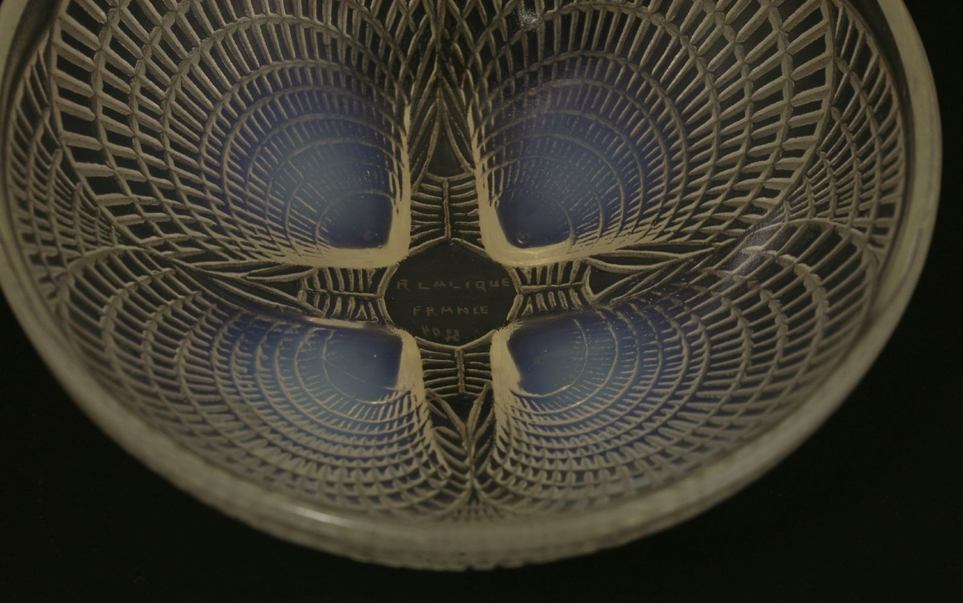 A Lalique 'Coquilles' opalescent glass bowl, wheel cut 'R Lalique France' and numbered '3204', - Bild 2 aus 2