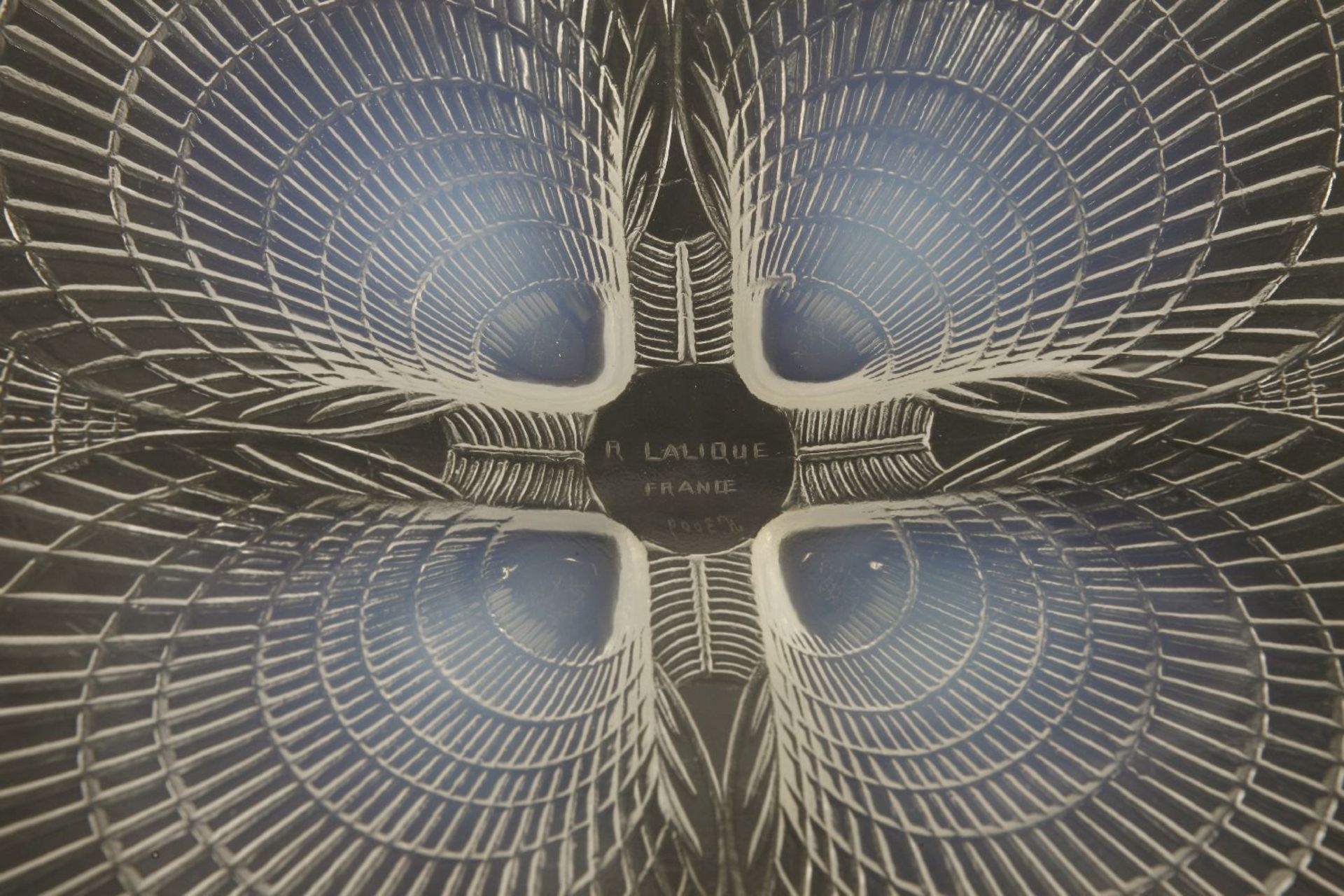 A Lalique 'Coquilles' opalescent glass dish,wheel cut 'R Lalique France, No 3009',29.5cm diameter - Bild 2 aus 2