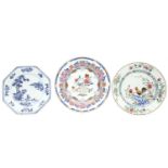 A famille rose Chinese plate, Yongzheng, painted to the centre, with a cockerel on a rock and