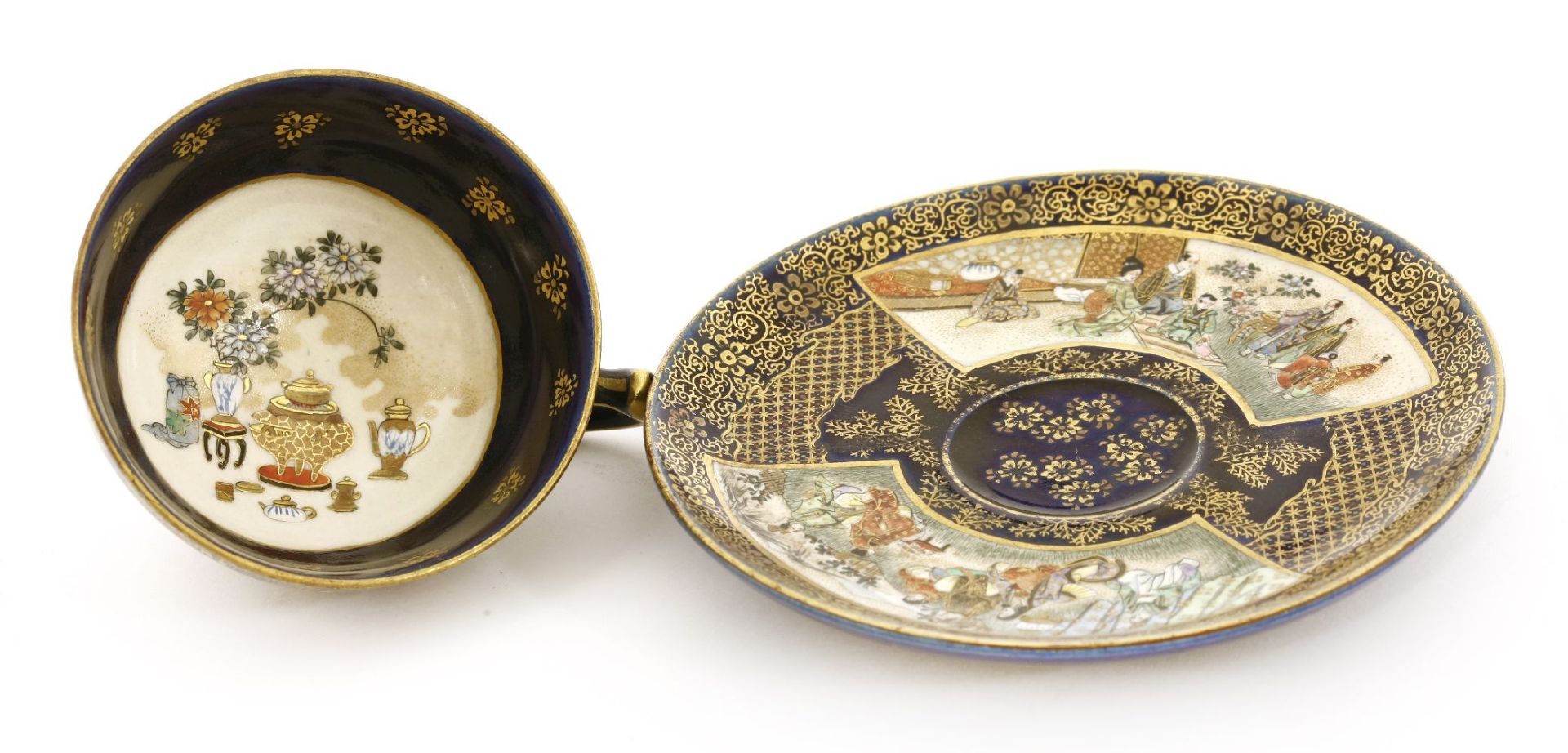 A Japanese 'Satsuma' ware tea cup and saucer,Meiji period (1868-1912), the tea cup painted with - Bild 4 aus 4
