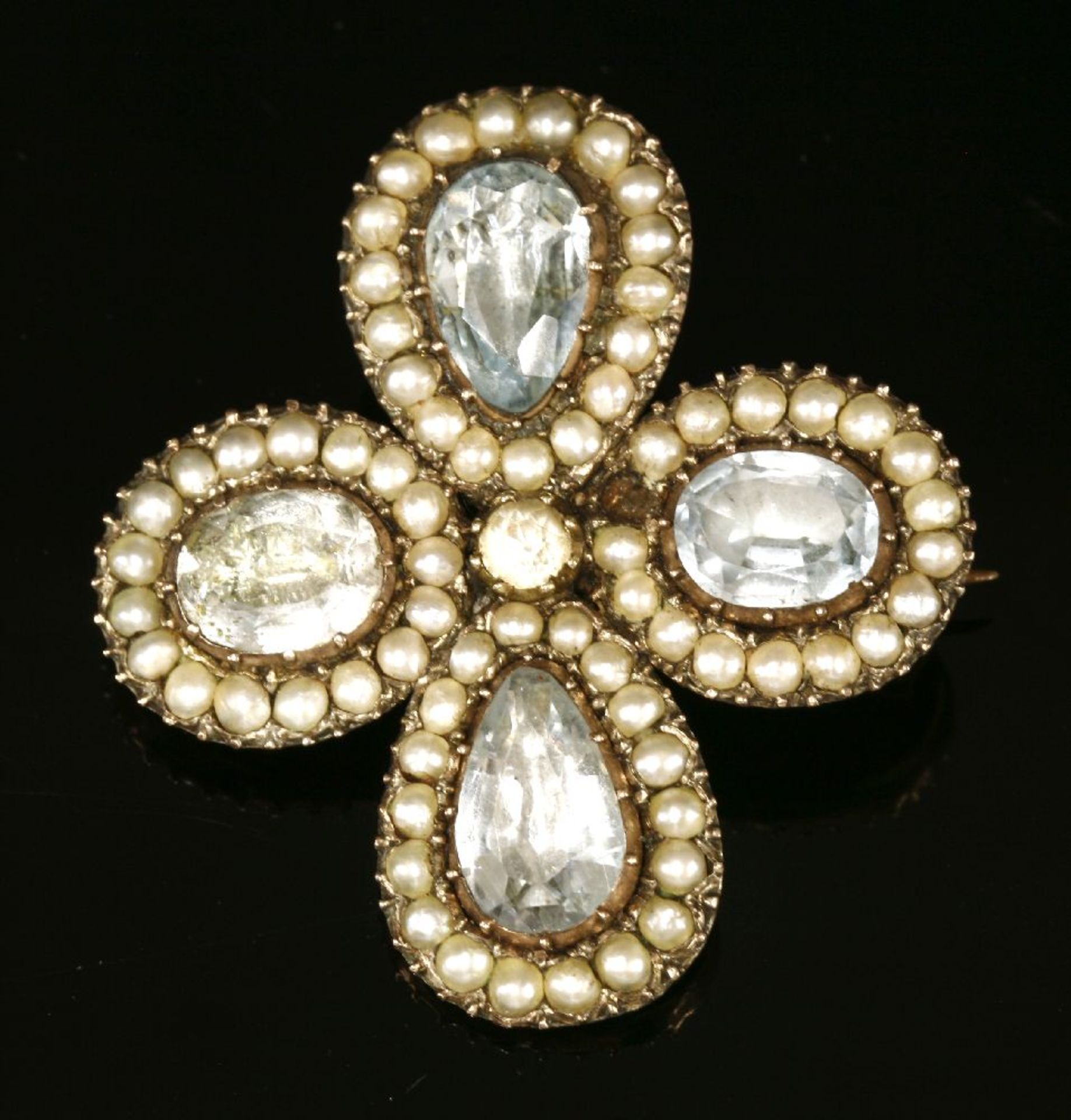 A Georgian gold, foiled topaz and split pearl circular brooch/pendant, two pairs of oval and pear