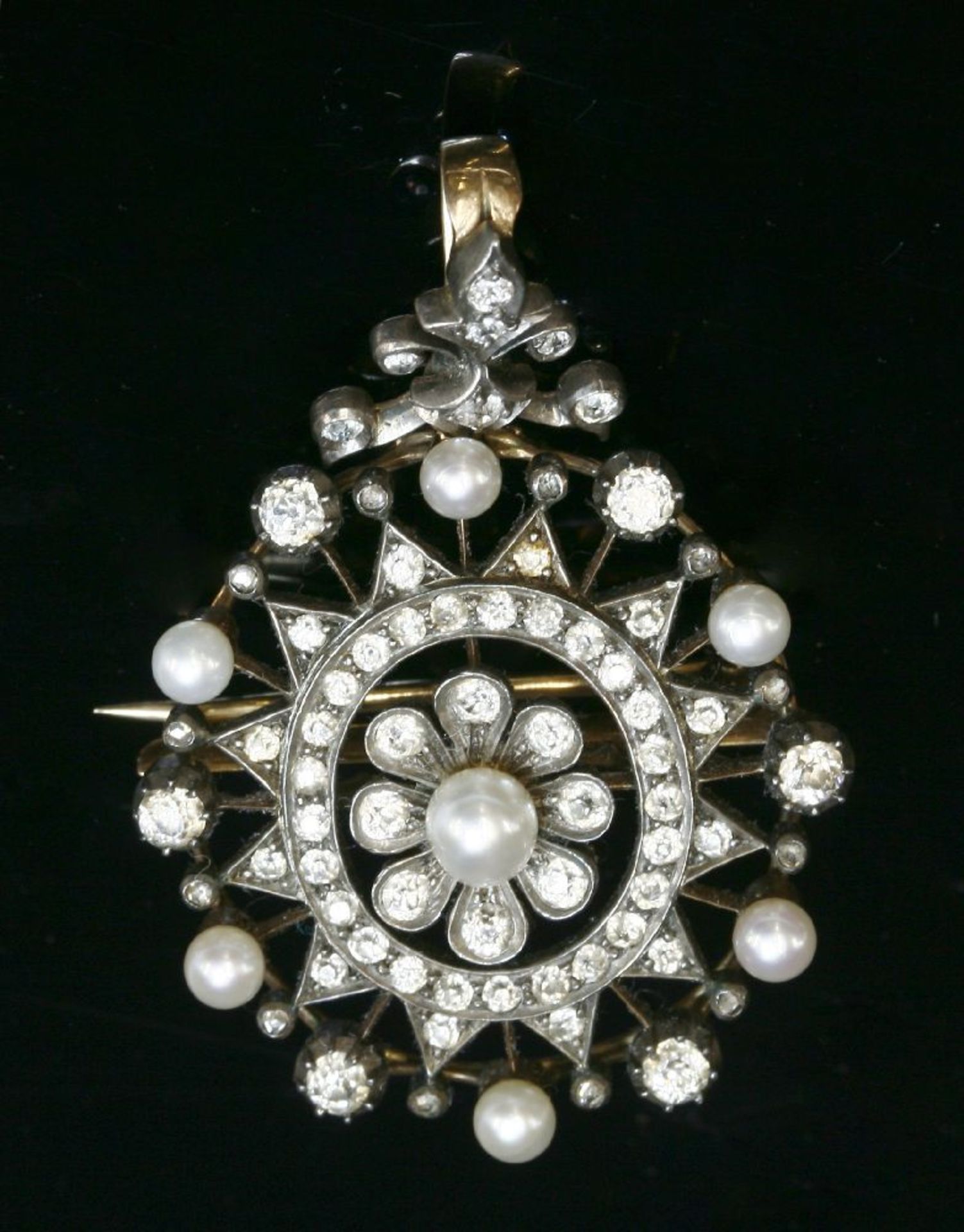 A Victorian pearl and diamond oval brooch/pendant, c.1880,with a 5 to 5.5mm pearl, peg set to the