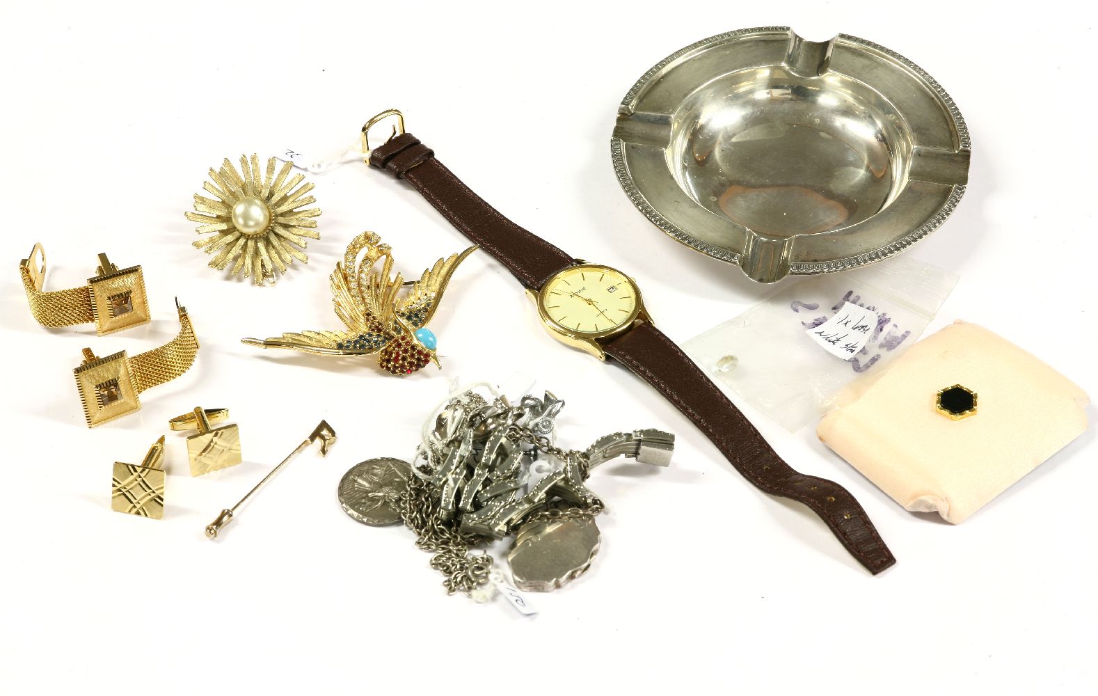 A collection of items to include a sterling silver ashtray, Birmingham 1918, 75.69g, a gentlemen's - Image 2 of 2