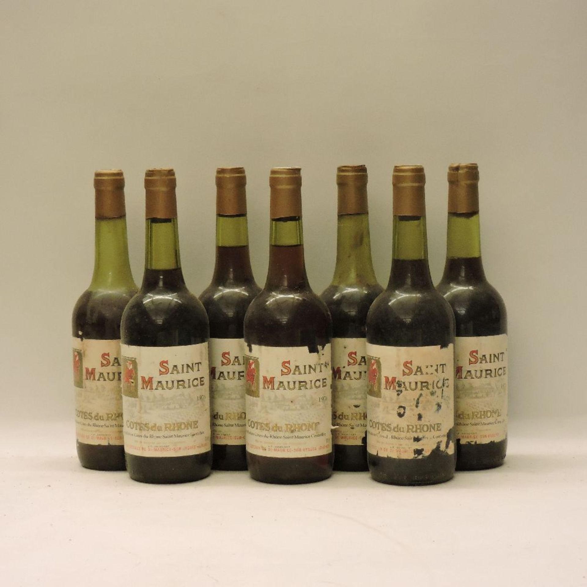 Assorted White Wines to include: Saint-Maurice, Côtes-du-Rhône, 1976, seven bottles (3-6.5cm,