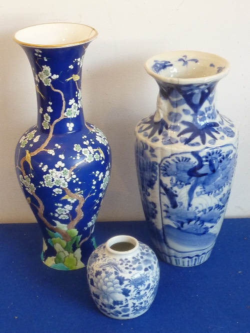 A 19th century Chinese porcelain Vase hand-decorated in underglaze blue and white with flowers and