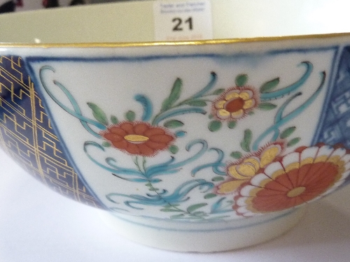 A rare 18th century Worcester porcelain bowl; very finely gilded and decorated with a Japan pattern, - Image 8 of 9