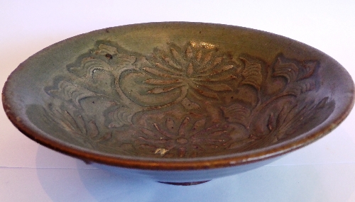 A small Yaozhou celadon moulded bowl, Northern Song (Jin) Dynasty (960-1234), - Image 3 of 3