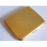 A heavy 18-carat yellow gold cigarette case with engine-turned decoration, approx.