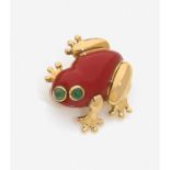 PETITE BROCHE GRENOUILLELe corps est émaillé rouge brique, deux émeraudes cabochons pour les yeux.