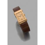 UNICAnnées 40Montre bracelet avec boîtier fantaisie rectangulaire en or rose. Cadran doré avec index