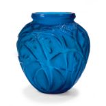 RENÉ LALIQUE (1860-1945)Vase "Sauterelles" en verre bleu, dessin de 1912, circa 1945, décor en bas-