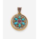 CARLO GIULIANO ANNÉES 1860PENDENTIF SOUVENIRIl est de forme ronde en cristal monté en or jaune 18K