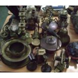 A quantity of assorted metal ware including copper kettles; horses brasses; lamps etc.