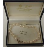 A freshwater pearl bracelet with 9ct gold clasp, 19cms long