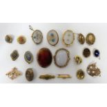 A collection of twenty brooches in unmarked gold, pinchbeck, gold plate and other materials.