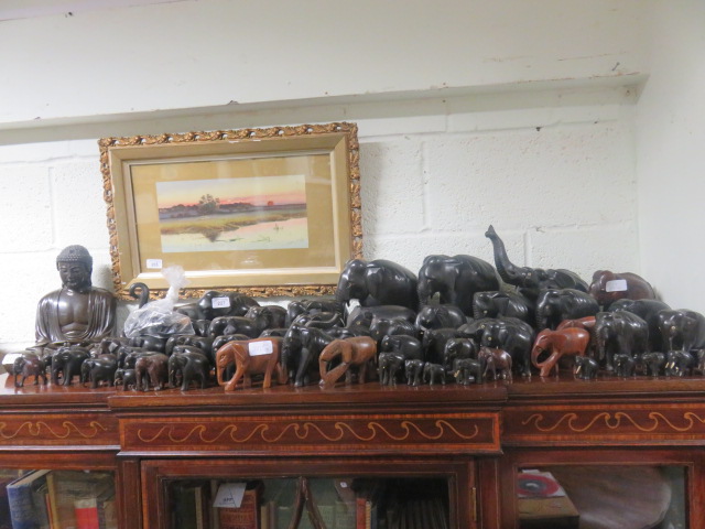 Quantity of wooden elephants