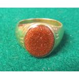 A marked 18ct gold Gentleman's gold stone signet ring, ring size K, weight 7.5g