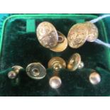 Six 9ct gold dress studs together with a pair of 9ct rose gold cufflinks, gross weight 6.5g