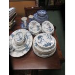 Blue and white part dinner service, together with a blue and white part tea service