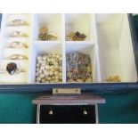 A jewellery box containing marked gold, gold plate, and yellow metal jewellery, with cultured