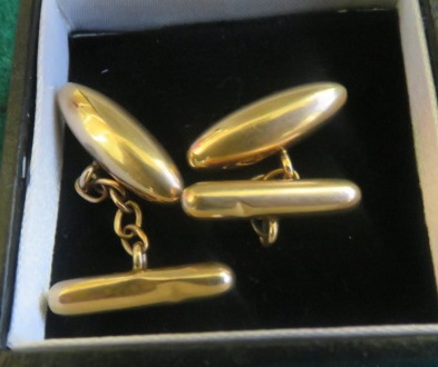 A pair of of hallmarked 15ct cufflinks, weight 3.9g