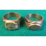 Two metal signet rings, weight 30g, both size W