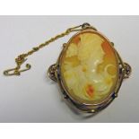 CAMEO BROOCH IN DECORATIVE SETTING MARKED 9CT