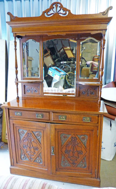 ARTS & CRAFTS OAK MIRROR BACK SIDEBOARD WITH CARVED DECORATION