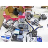 VARIOUS CAMERA EQUIPMENT TO INCLUDE VIVITAR TELEPHOTO 135MM LENS, OLYMPUS OM10 CAMERA,