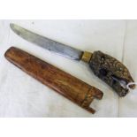 19TH CENTURY HUNTING KNIFE WITH HORN HANDLE IN THE FORM OF A BIRD ALL IN HARDWOOD SHEATH THE BLADE