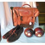 SET OF 4 BOWLS AND A PAIR OF SHOES IN A SLAZENGER CARRY CASE