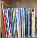SELECTION OF GRAPHIC NOVEL INV DC & MARVEL,