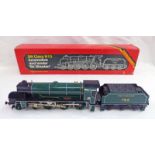 HORNBY R154 00 GAUGE 4-6-0 SOUTHERN GREEN "SIR DINADAN" STEAM LOCOMOTIVE AND TENDER.