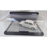 FRANKLIN MINT 1:24 SCALE 1967 VOLKSWAGEN BEETLE IN DISPLAY CASE