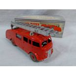 DINKY TOYS 955 - FIRE ENGINE WITH EXTENDING LADDER.