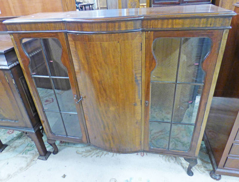 20TH CENTURY MAHOGANY BOOKCASE WITH BOW PANEL DOOR AND 2 ASTRAGAL GLAZED DOORS ON QUEEN ANNE