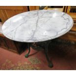 GARDEN TABLE WITH MARBLE TOP & CAST IRON BASE Condition Report: 76cm diameter