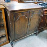 19TH CENTURY OAK CABINET WITH 2 PANEL DOORS ON SHAPED SUPPORTS