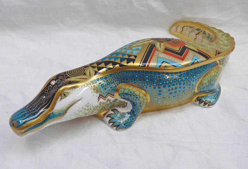 ROYAL CROWN DERBY IMARI PAPERWEIGHT ALLIGATOR WITH SILVER STOPPER - 25.