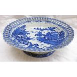 LATE 18TH / EARLY 19TH CENTURY BLUE AND WHITE PEARLWARE COMPORT WITH LACE EDGE BORDER 27CM ACROSS