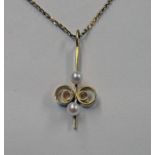 9CT GOLD PEARL SET PENDANT ON GOLD CHAIN Condition Report: total weight: 4.