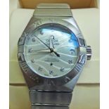 AN OMEGA LADIES CONSTELLATION BRUSHED STEEL ON STEEL WRISTWATCH,